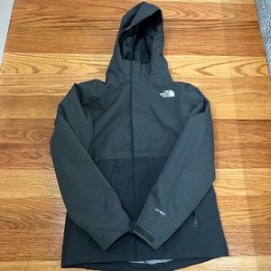 THE NORTH FACE VORTEX TRICLIMATE JACKET BOYS. Boys size 10/12, like new
